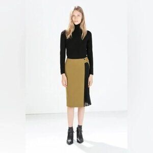 New Zara Skirt with side pleat✨✨✨ ✨✨🔥 M